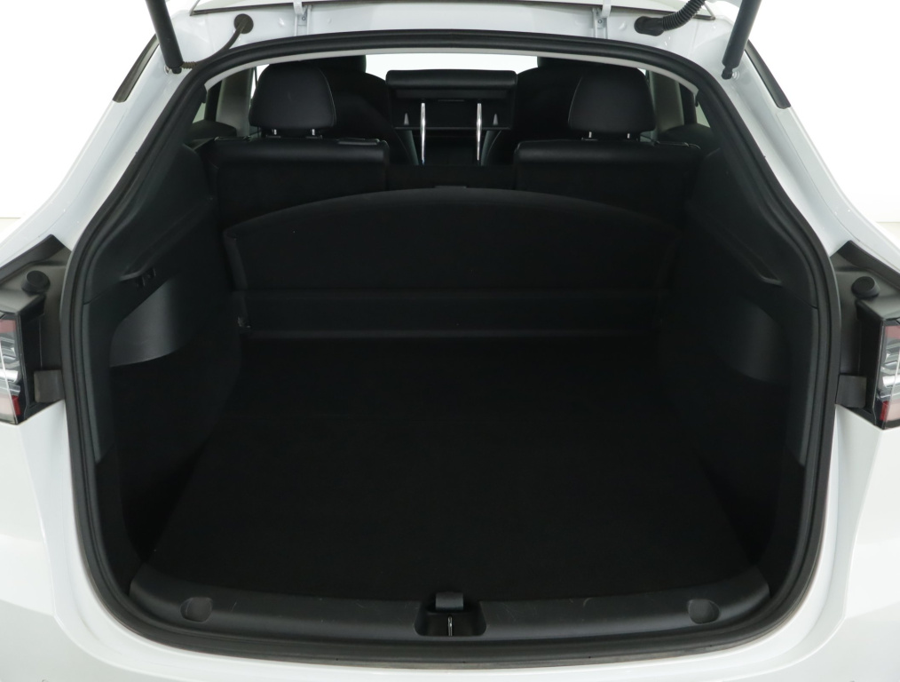 Tesla Model Y 4x4 2022 17