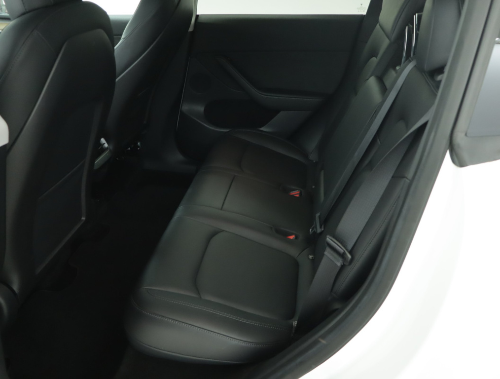 Tesla Model Y 4x4 2022 12