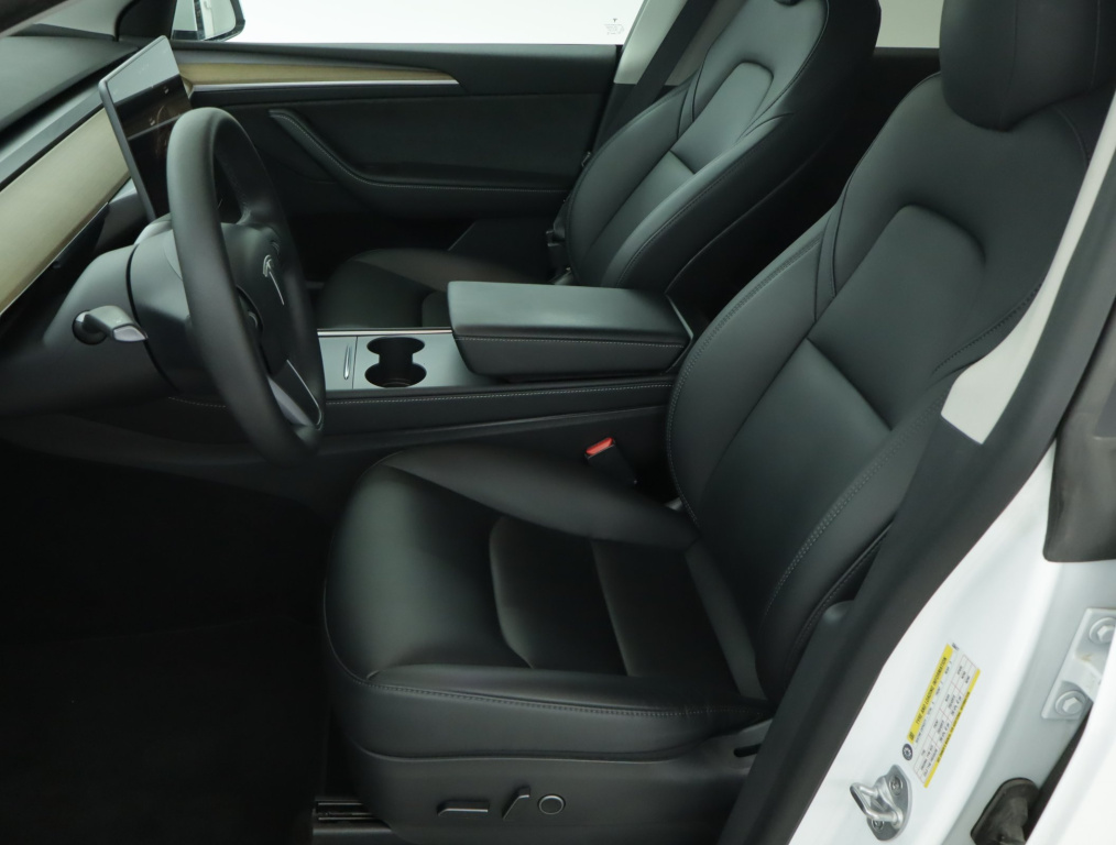 Tesla Model Y 4x4 2022 13