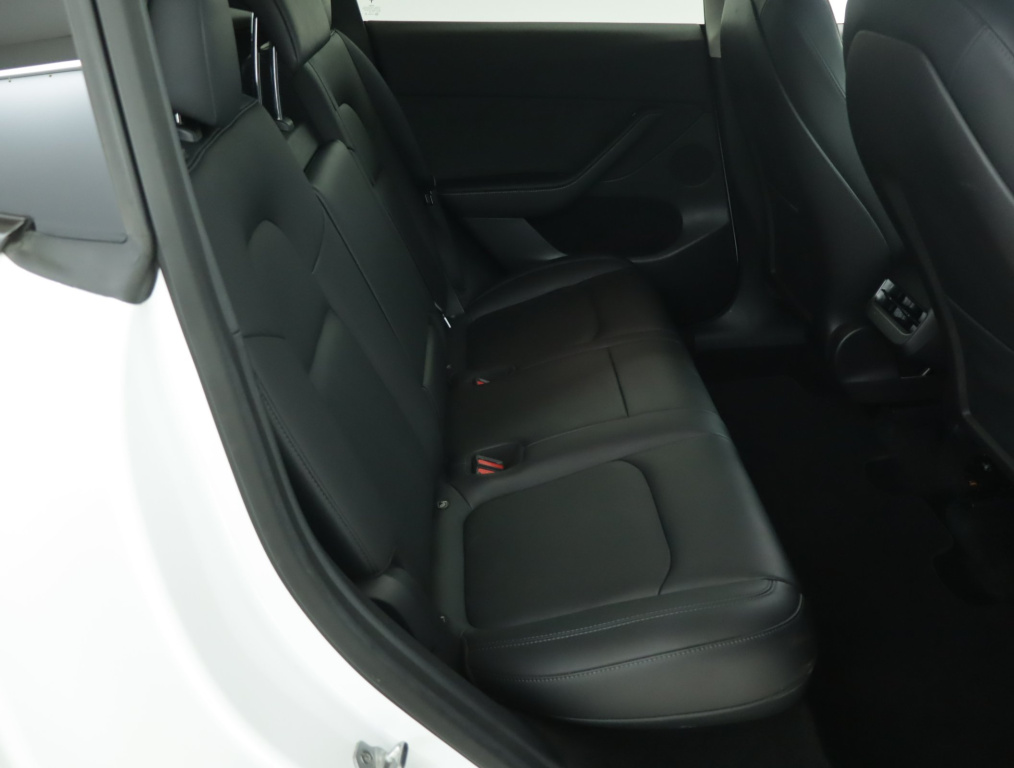 Tesla Model Y 4x4 2022 11
