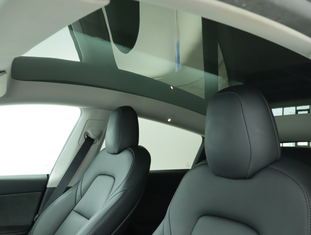 Tesla Model Y 4x4 2022 21