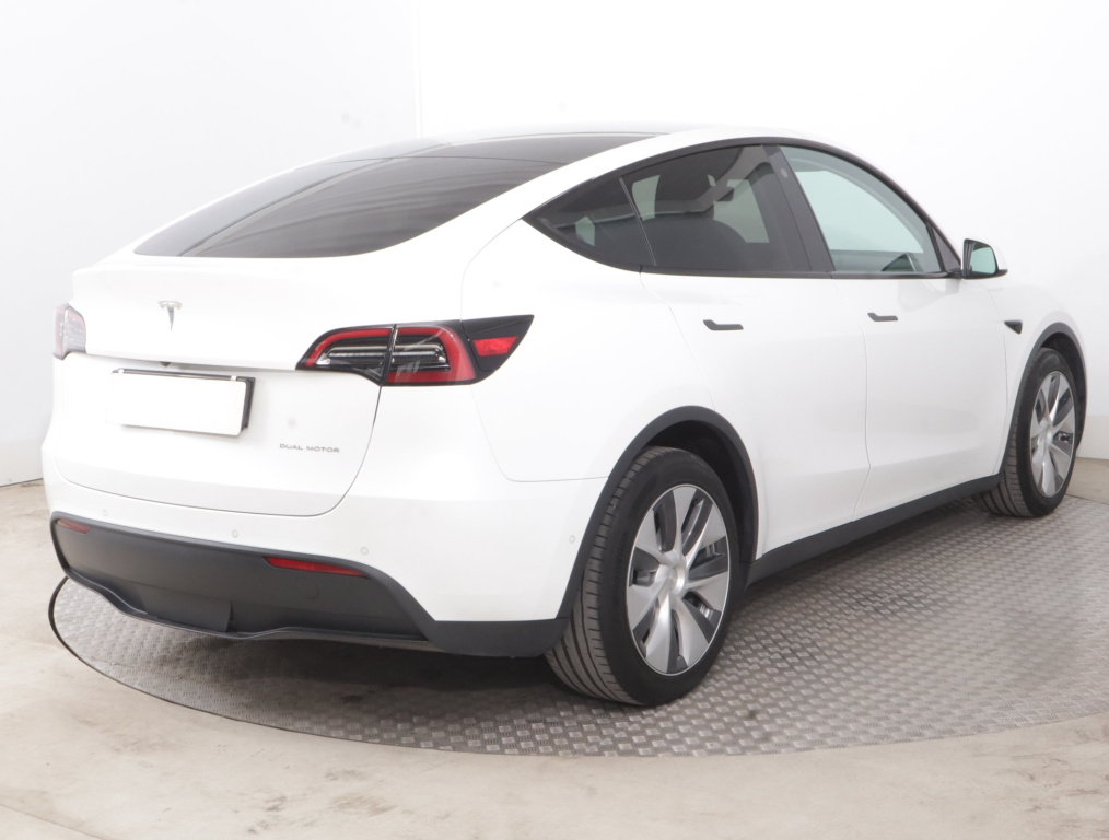 Tesla Model Y 4x4 2022 7