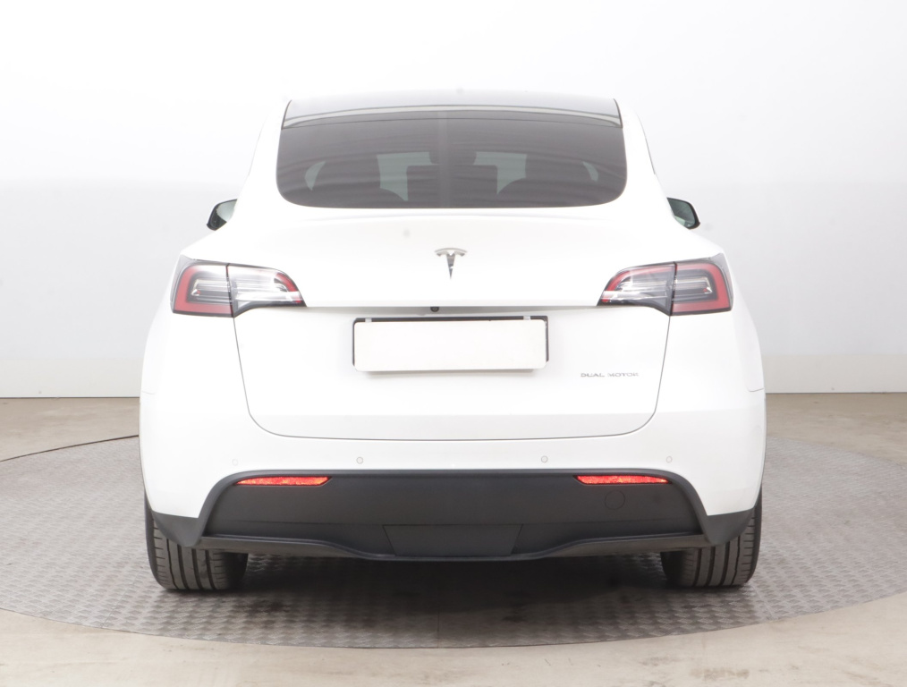 Tesla Model Y 4x4 2022 6