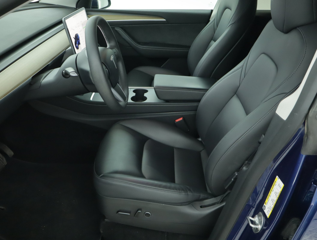 Tesla Model Y 4x4 2022 13