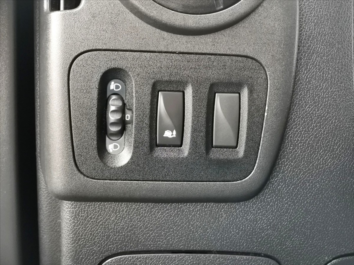 Renault Master 165DCI valník 8palet/klima/ČR 12