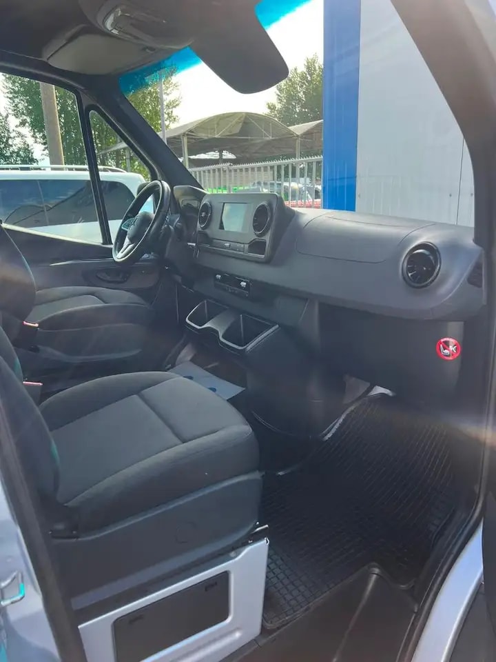 Mercedes-Benz Sprinter 314 AUTOMATIK NAVI TOTWINKEL KAMERA LED 12