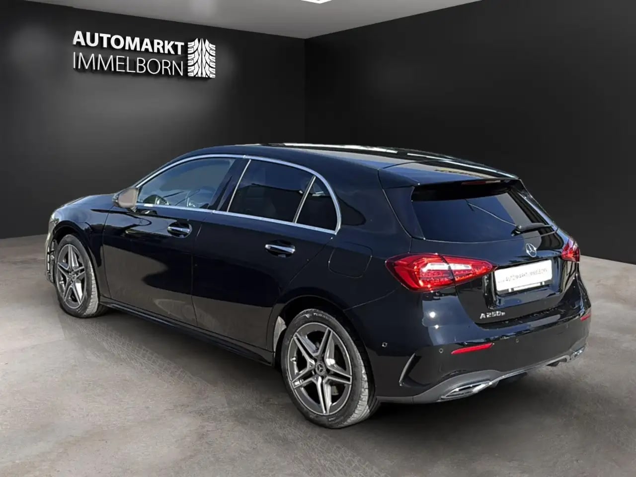 Mercedes-Benz A 250 e AMG Burmest*AHK*Alcantara*18*VZ*Spur 6