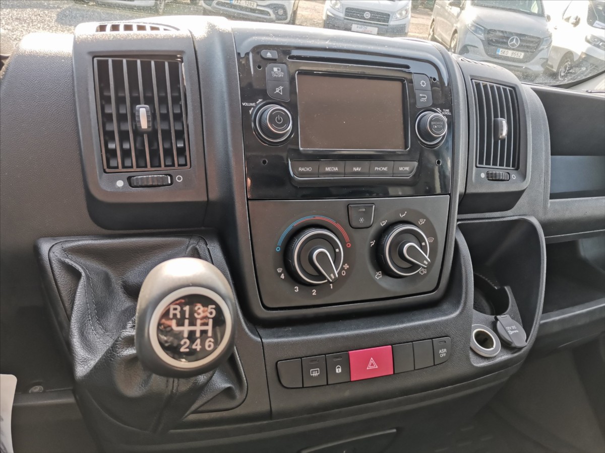 Citroën Jumper 2.2HDI skříň 8pal/klima/tažné 11