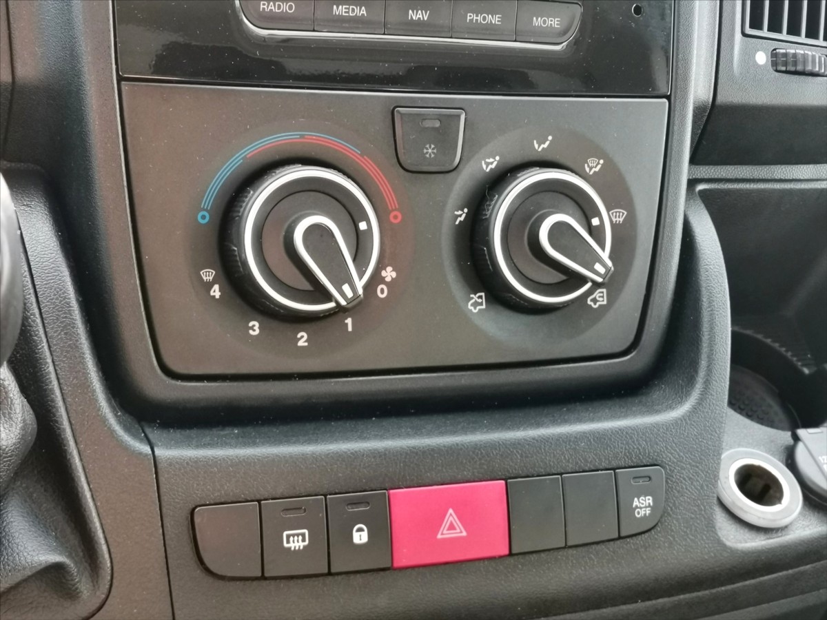 Citroën Jumper 2.2HDI skříň 8pal/klima/tažné 12