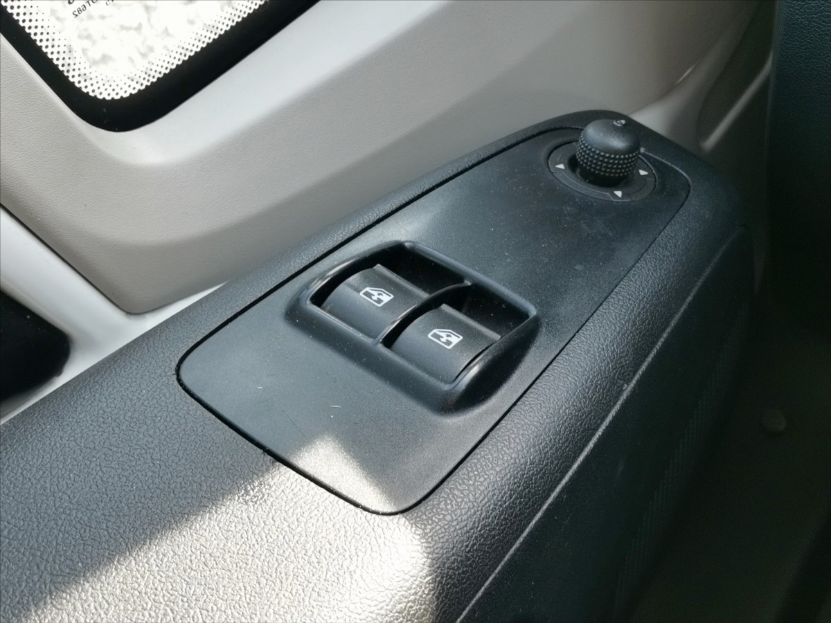 Citroën Jumper 2.2HDI skříň 8pal/klima/tažné 14