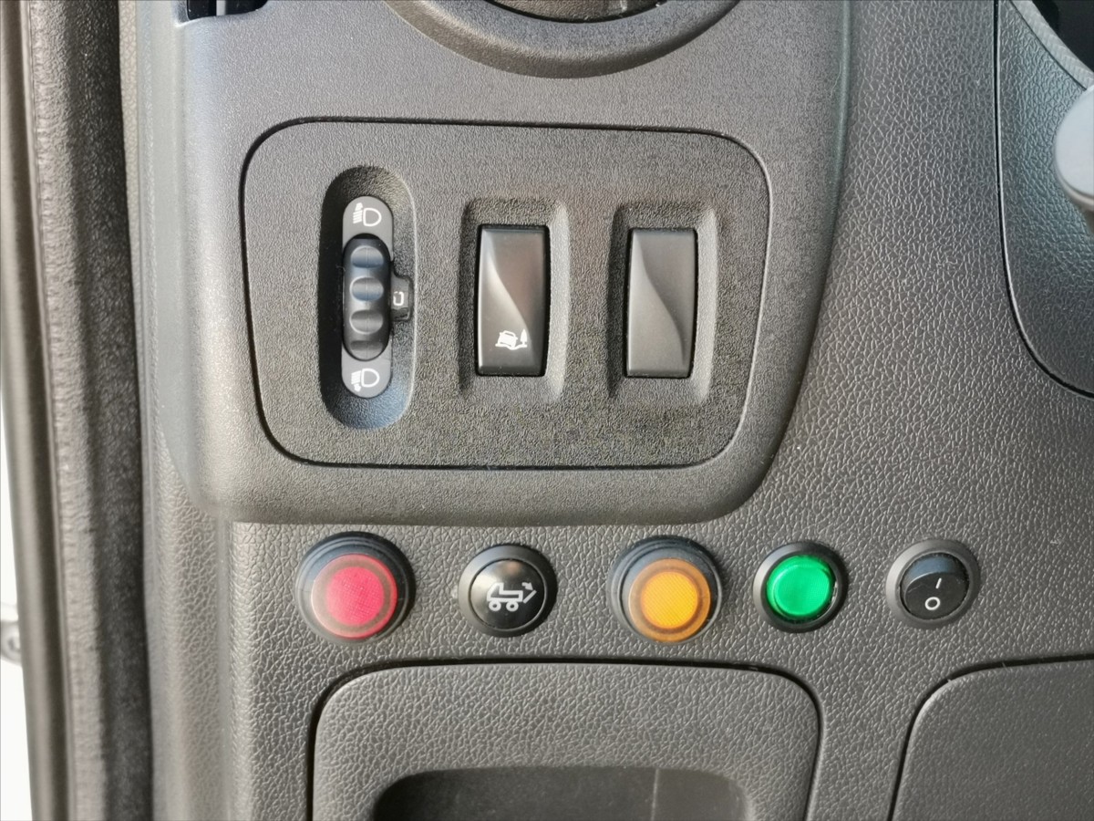 Renault Master 135DCI skříň 8palet/hydr.čelo 11