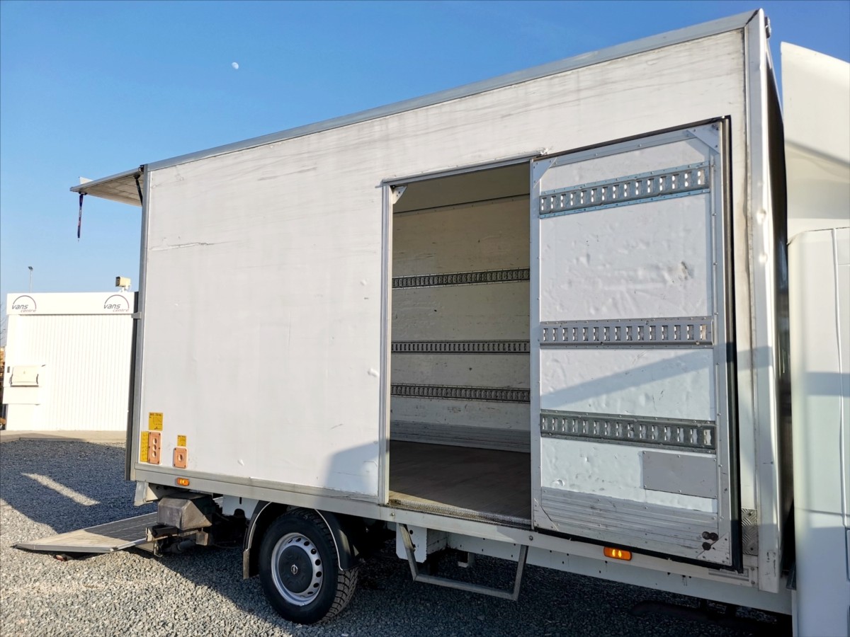 Renault Master 135DCI skříň 8palet/hydr.čelo 18