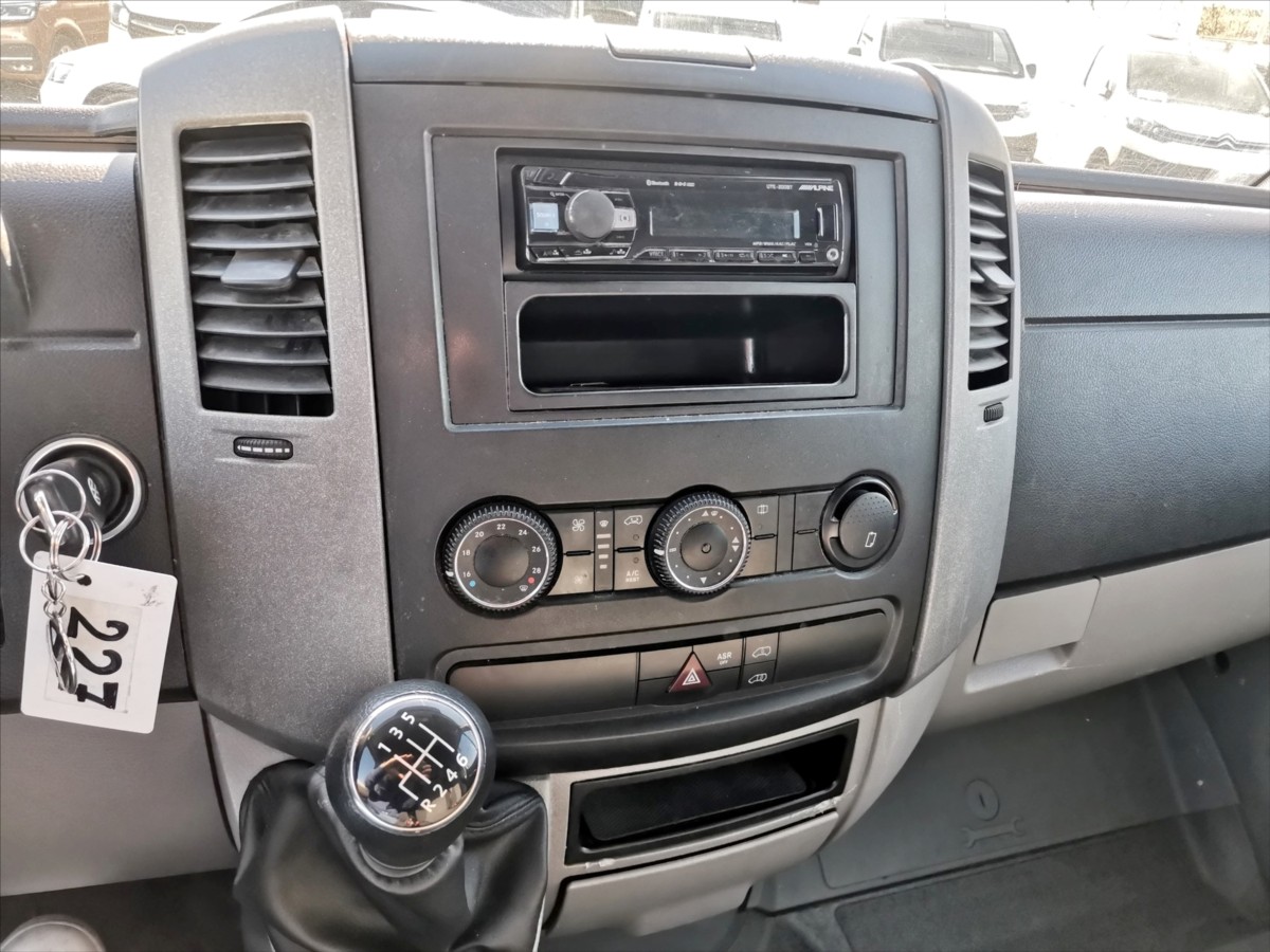 Volkswagen Crafter 2.0TDI/100kw L2H2/klima/ČR 9