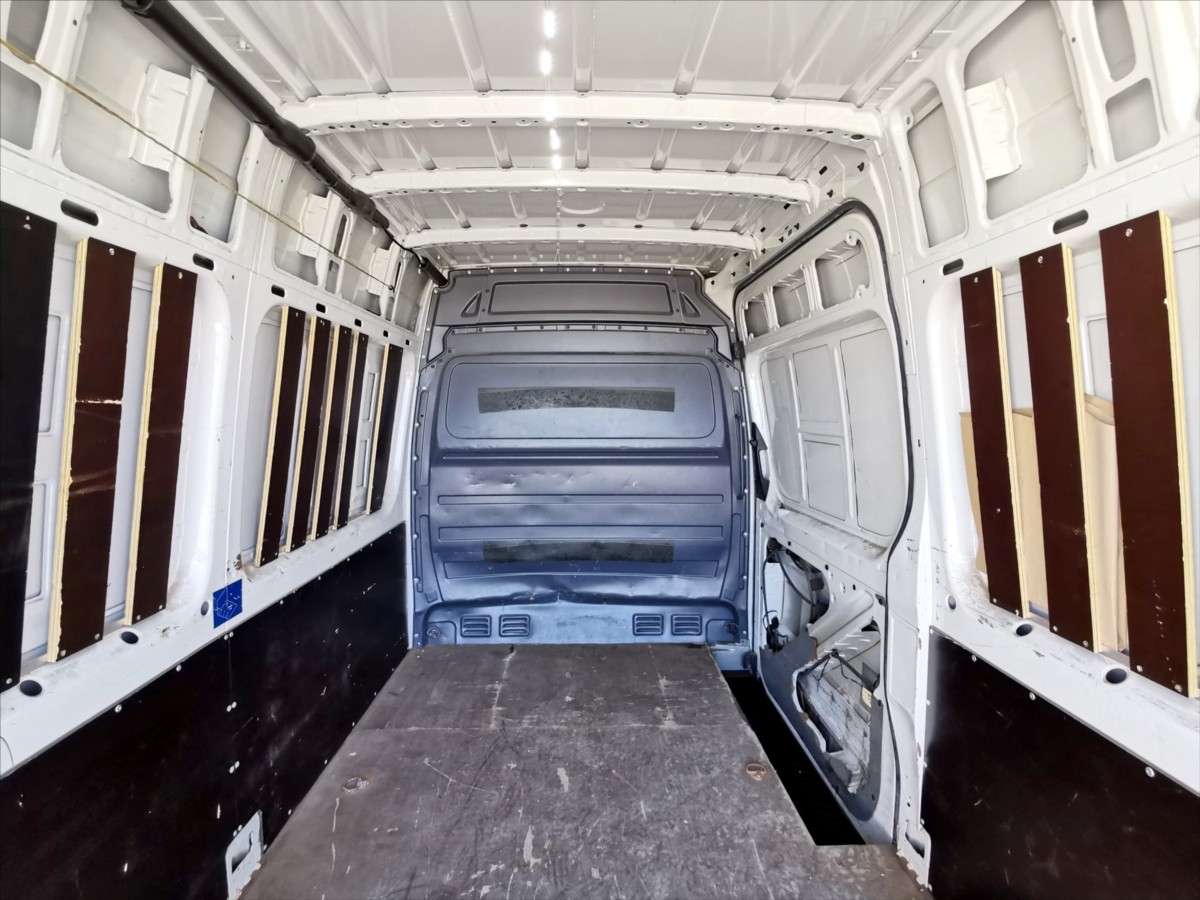 Volkswagen Crafter 2.0TDI/100kw L2H2/klima/ČR 12