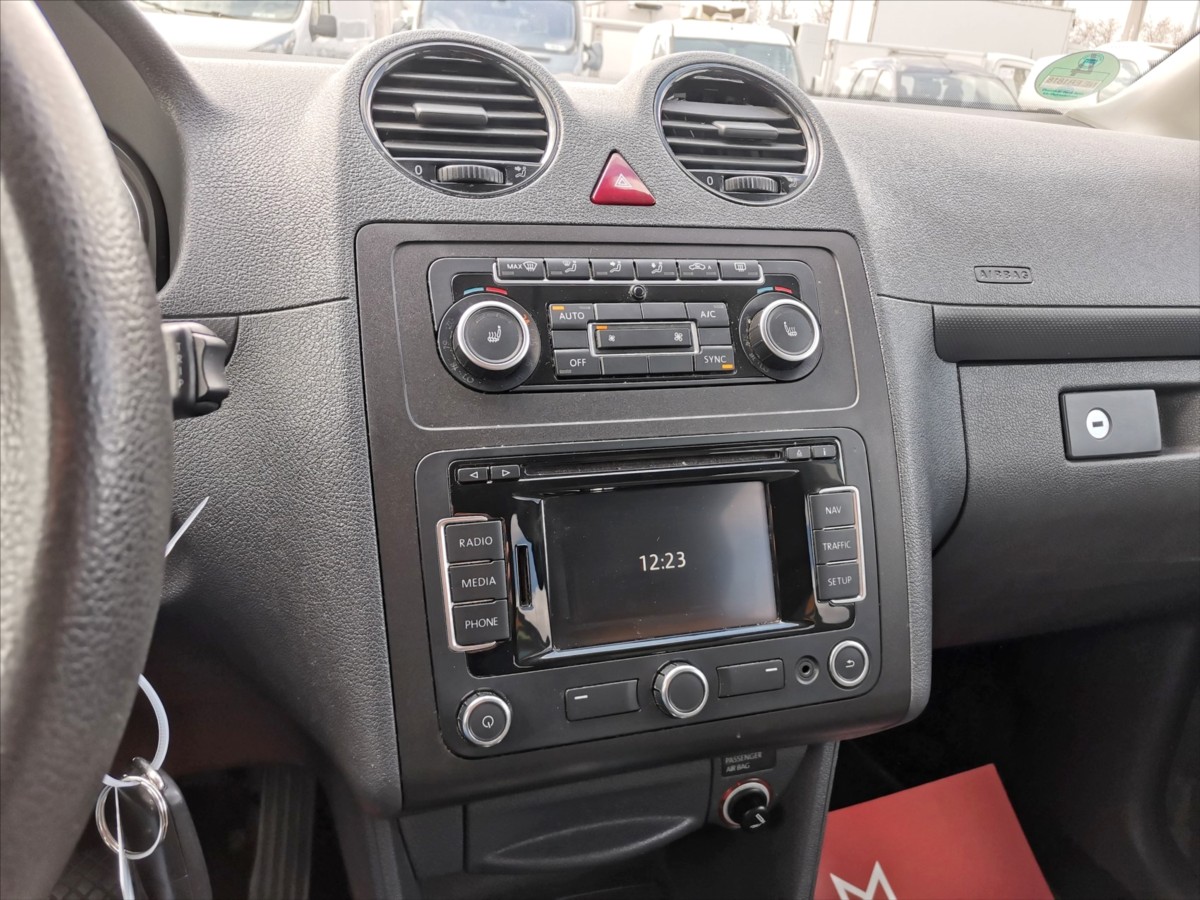 Volkswagen Caddy 1.6TDI DSG/MAXI/ 7míst/klima 9