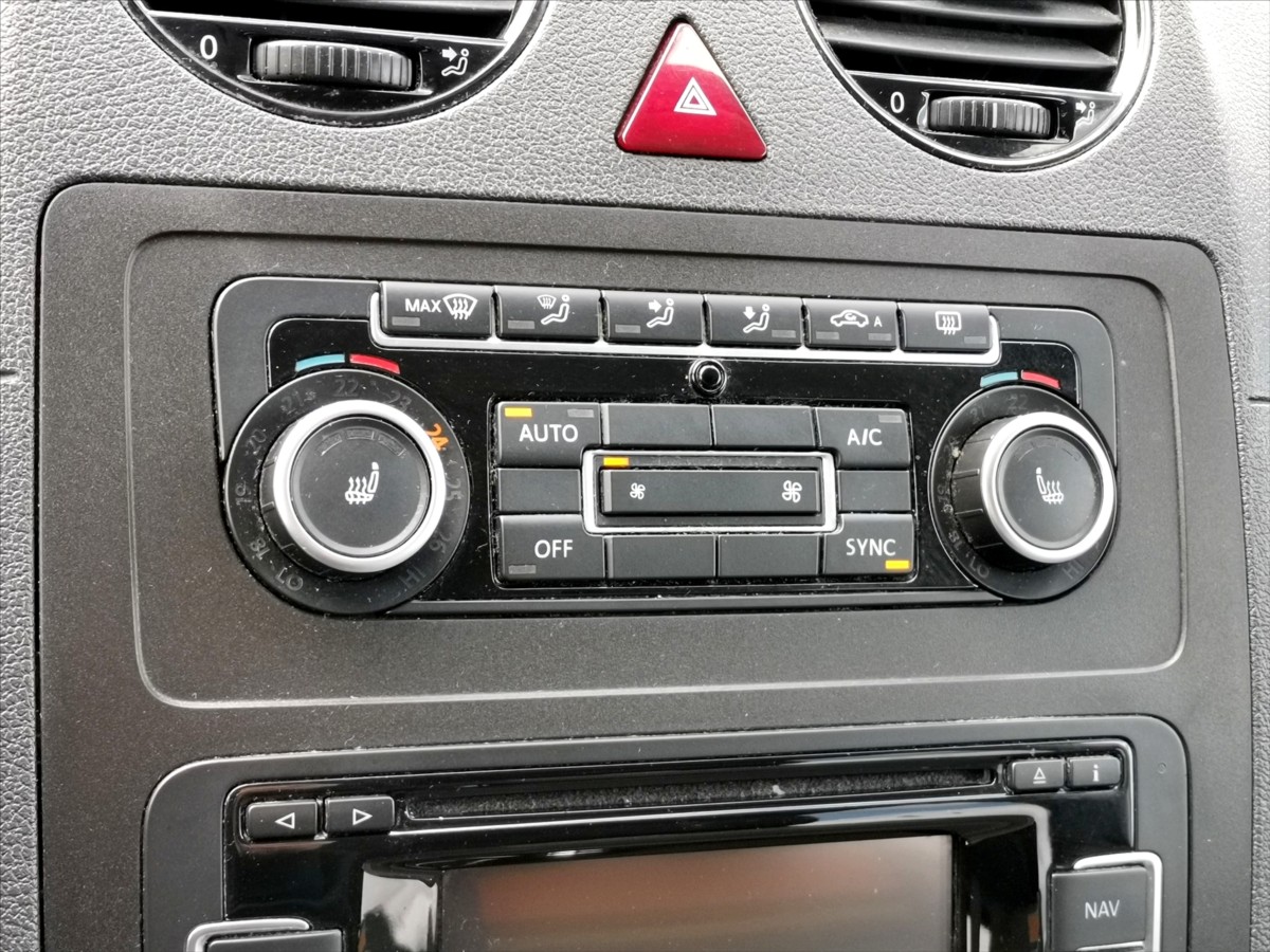 Volkswagen Caddy 1.6TDI DSG/MAXI/ 7míst/klima 10