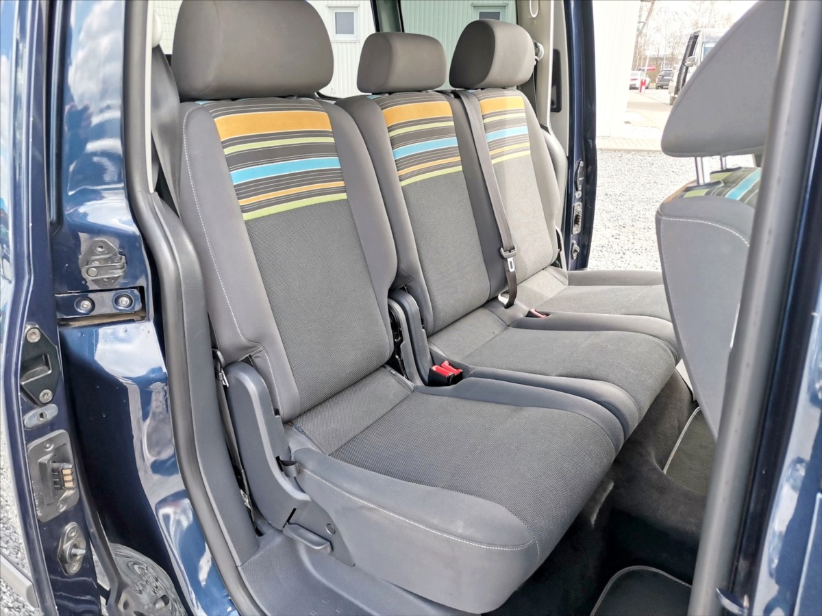 Volkswagen Caddy 1.6TDI DSG/MAXI/ 7míst/klima 19
