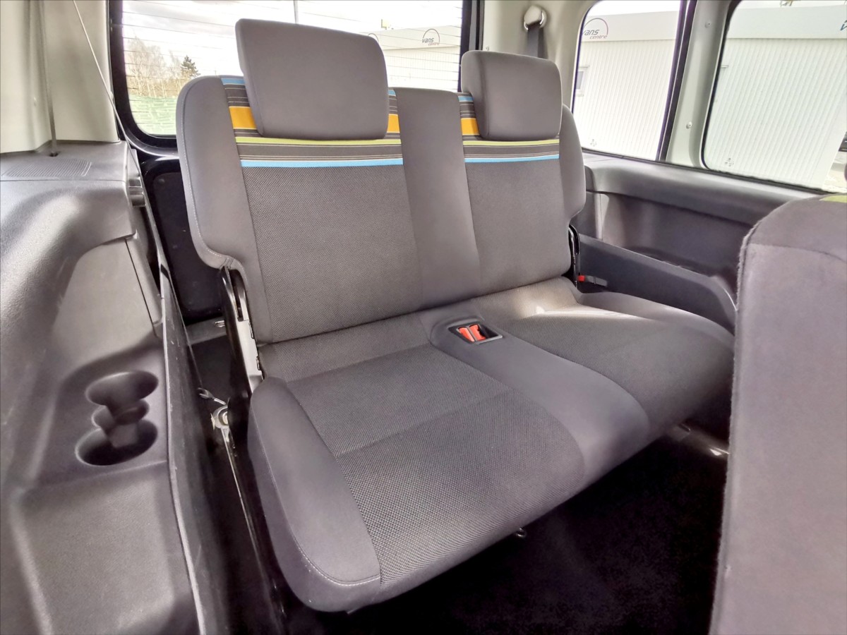Volkswagen Caddy 1.6TDI DSG/MAXI/ 7míst/klima 20