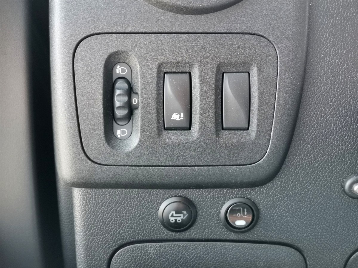 Opel Movano 2.3CDTI skříň 8pal/navi/h.čelo 16