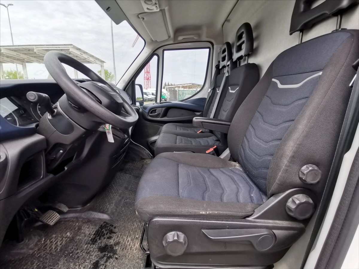 Iveco Daily 35S18/AT MAXI XL/klima/tažné 5