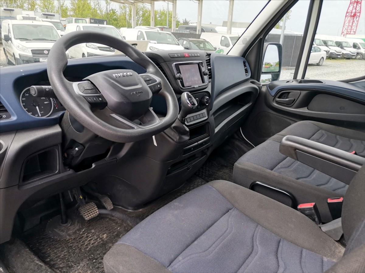 Iveco Daily 35S18/AT MAXI XL/klima/tažné 6