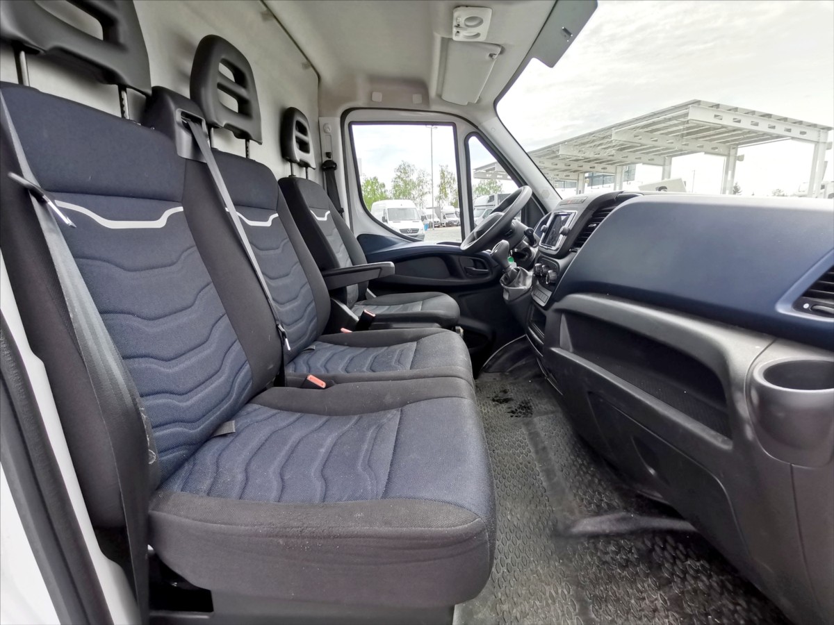Iveco Daily 35S18/AT MAXI XL/klima/tažné 7