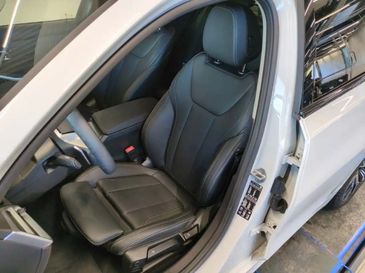 BMW 320 d xDrive STHZG*Sdach*HiFi*360*Leder*Innovati 8