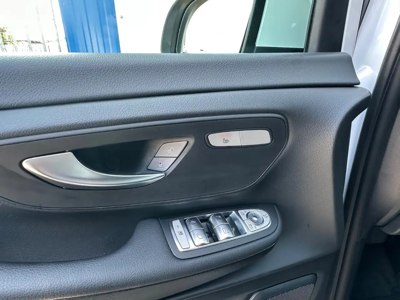 Mercedes-Benz V 220 V220 d LANG 4M 9G WEBASTO NAVI MBUX AHK 7-SITZER 20