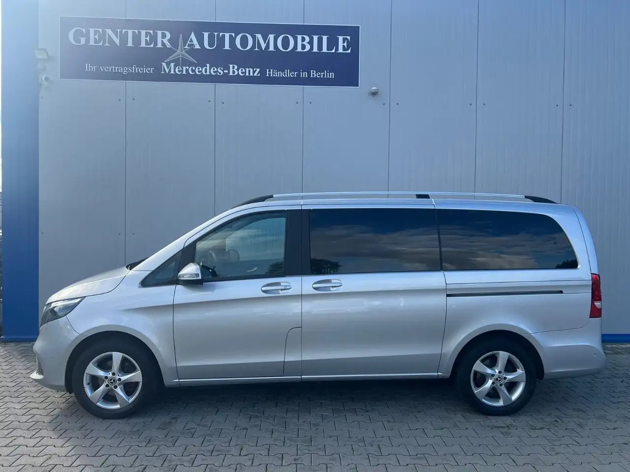 Mercedes-Benz V 220 d LANG 9G LIEGEPAKET NAVI MBUX AHK 7-SITZE 4