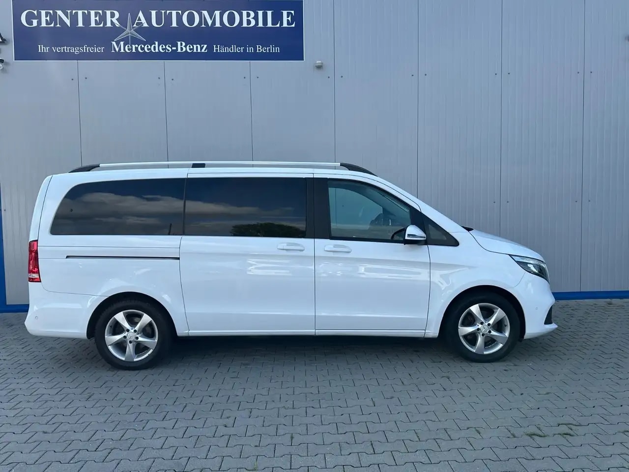 Mercedes-Benz V 220 V220 d LANG 4M 9G WEBASTO NAVI MBUX AHK 8-SITZER 4