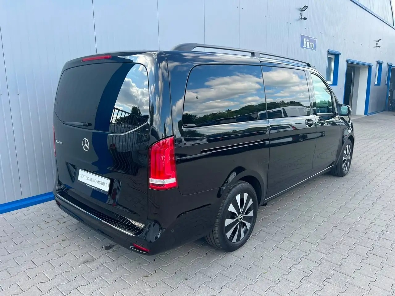 Mercedes-Benz V 220 LANG 9G-TR SPORTPAKET NAVI WEBASTO LED AHK 10