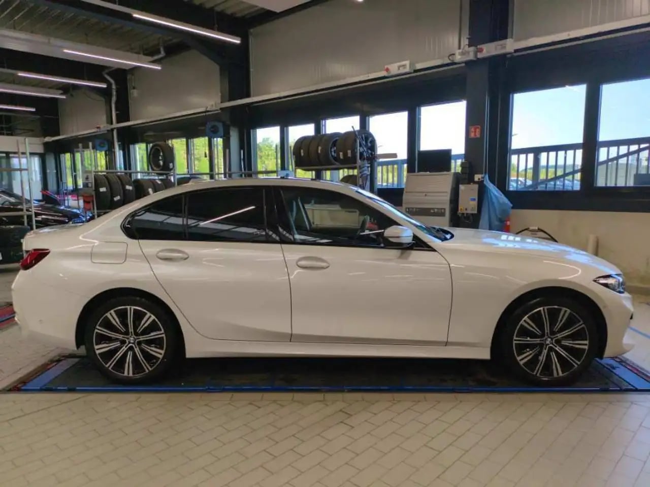 BMW 320 d xDrive STHZG*Sdach*HiFi*360*Leder*Innovati 4
