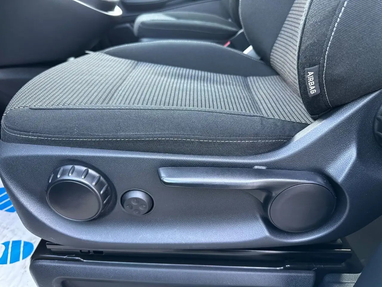 Mercedes-Benz V 220 LANG 9G-TR WEBASTO NAVI MBUX KAMERA 8-SITZ 12