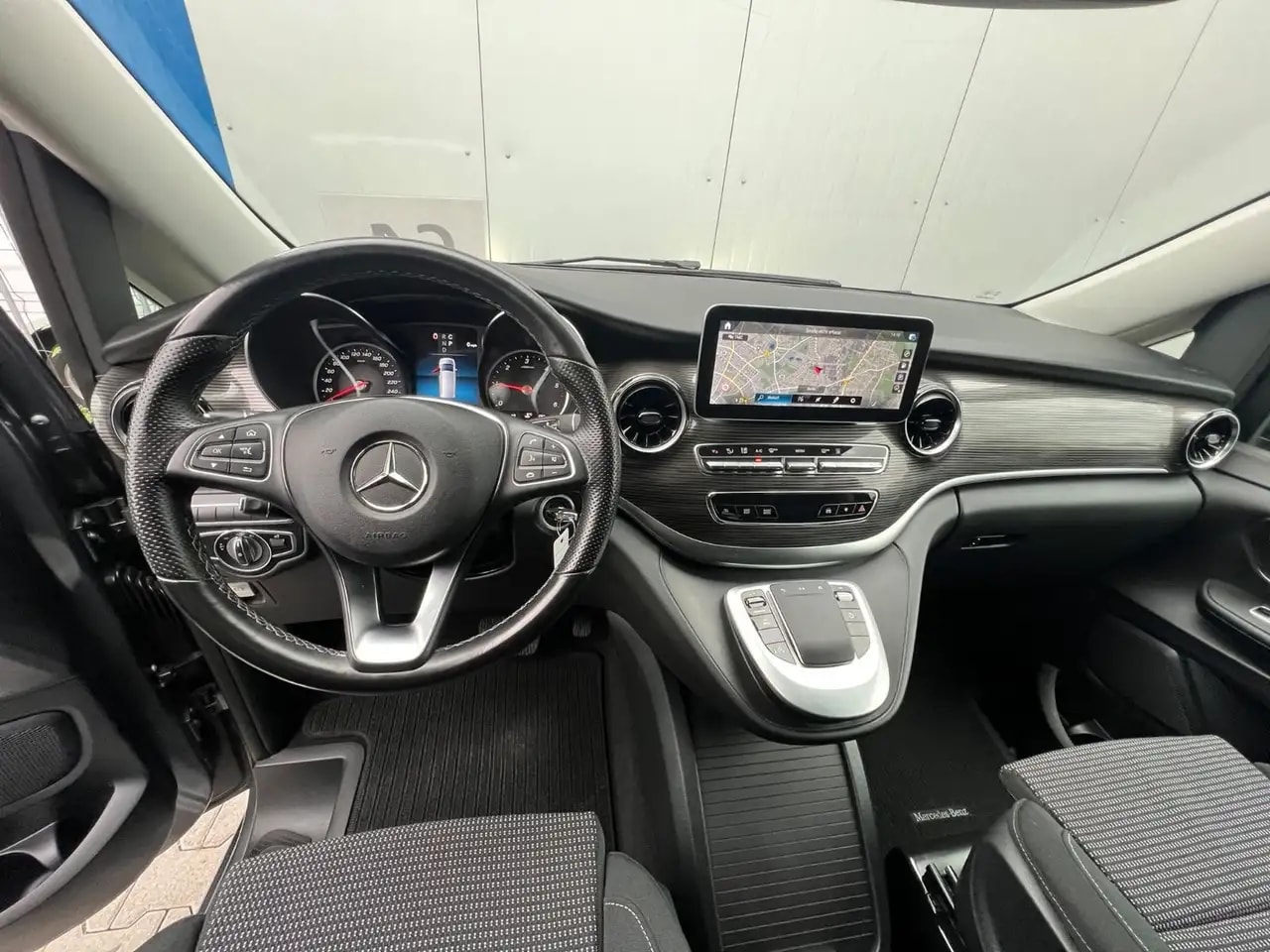 Mercedes-Benz V 250 LANG SPORTPAKET 9G-TR NAVI LED WEBASTO AHK 16