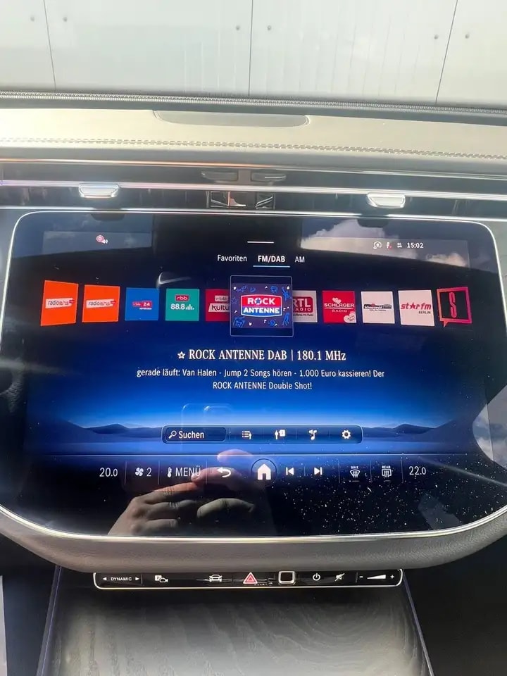 Mercedes-Benz E 200 AMG-LINE NIGHT-PAK 9G-TR KAMERA KEYLESS-GO 20