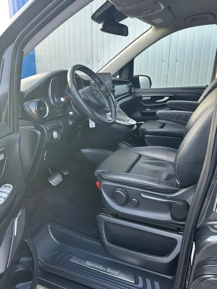 Mercedes-Benz V 300 LANG AIRMATIC PANO LIEGEPAKET EL.TÜREN AHK 12
