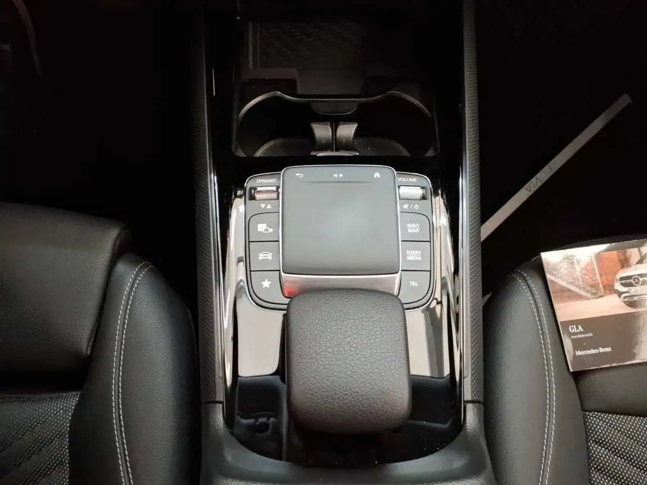 Mercedes-Benz GLA 180 d Kamera*LED*Navi*MBUX*Teilleder*17*DAB 12