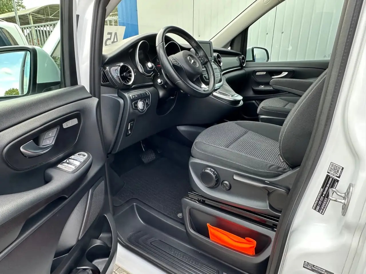 Mercedes-Benz V 220 V220 d LANG 4M 9G WEBASTO NAVI MBUX AHK 8-SITZER 10