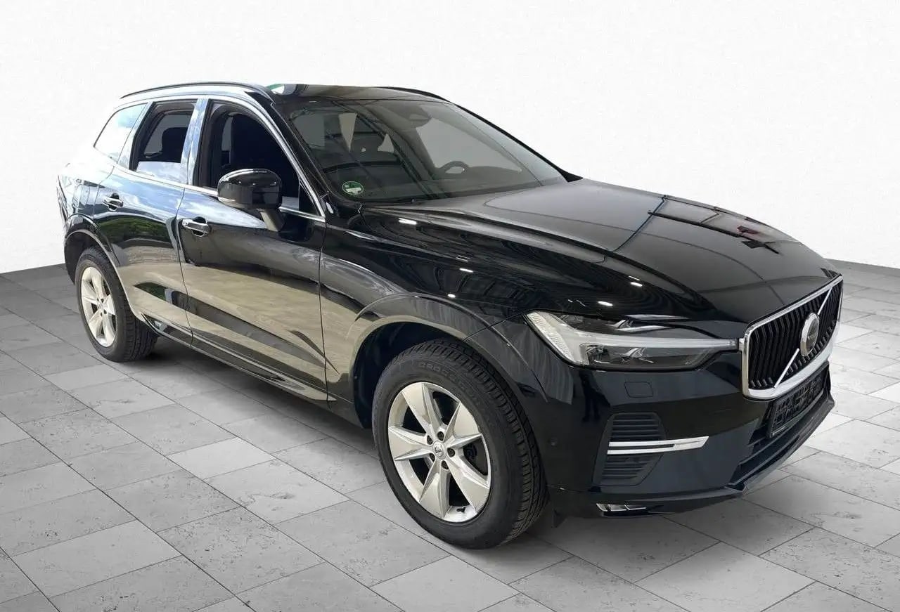 Volvo XC60 Momentum Pro ALLRAD 360*AHK*LED*Navi*18