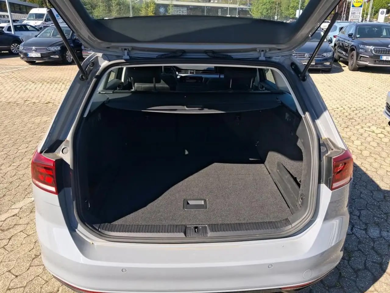 Volkswagen Passat Business Kamera*ACC*LED*LM*DAB*Massage 11
