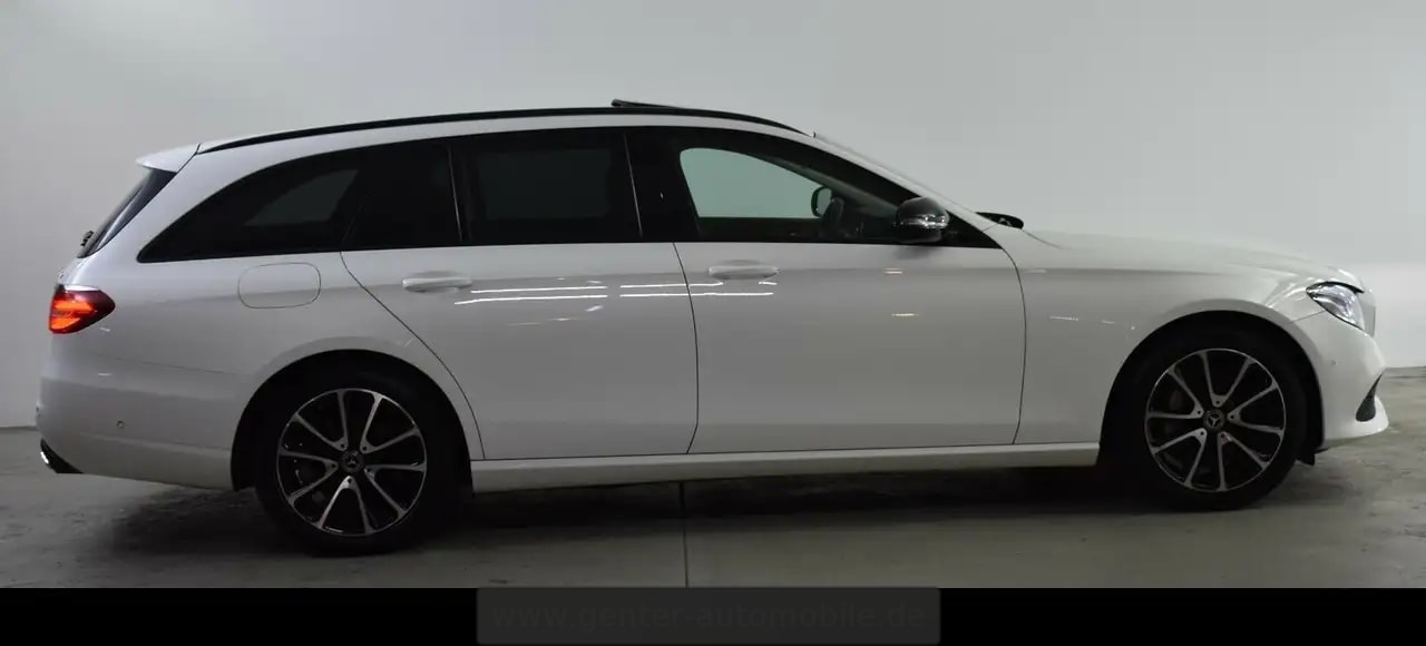 Mercedes-Benz E 400 d T 4M AVANTGARDE COMAND WIDESCREEN LED AHK 4