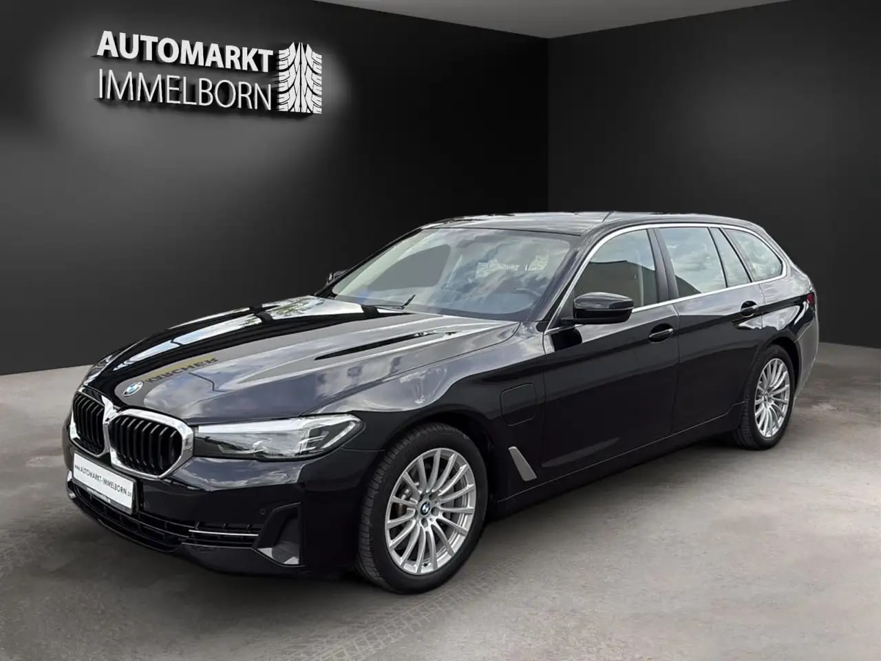 BMW 530 e AHK*VollLeder*LED*LivecP*NaviTouch*DAB*18 4