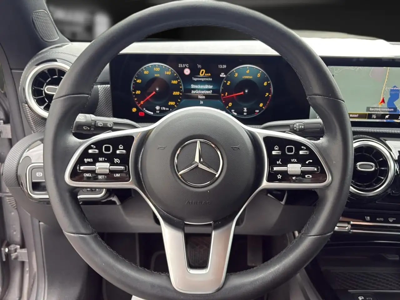 Mercedes-Benz CLA 200 Progressive Navi*Teilleder*DAB*1Hand 12