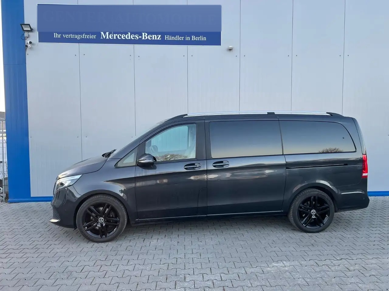 Mercedes-Benz V 300 LANG AIRMATIC PANO LIEGEPAKET EL.TÜREN AHK 4
