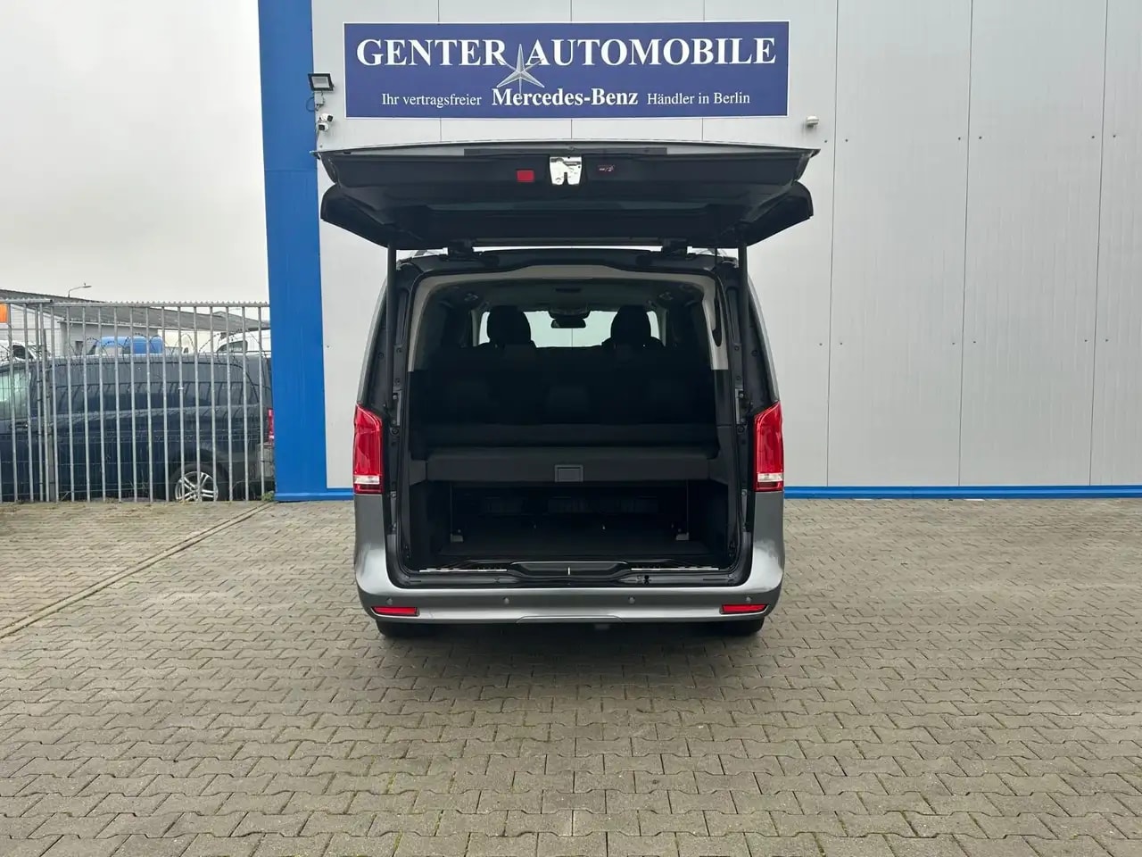 Mercedes-Benz V 300 V300 LANG 4M AMG LIEGEPAKET WEBASTO LED EL.TÜREN 12