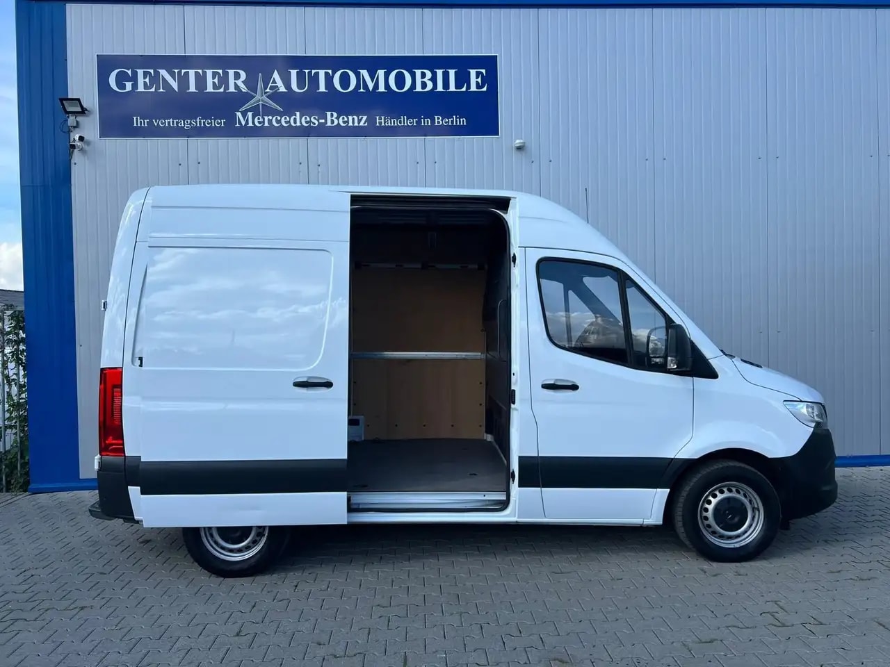 Mercedes-Benz Sprinter 211 9G-TRONIC KLIMA NAVI KAMERA 3-SITZE 6